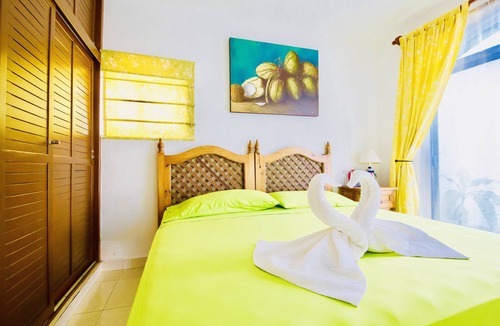 Playacar Bed & Breakfast | Playacar - Superior Budget Room With Swimming Pool Air Conditioning and Parking