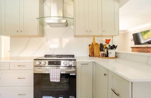 Burlington House | Pool | 2 living rms | Families