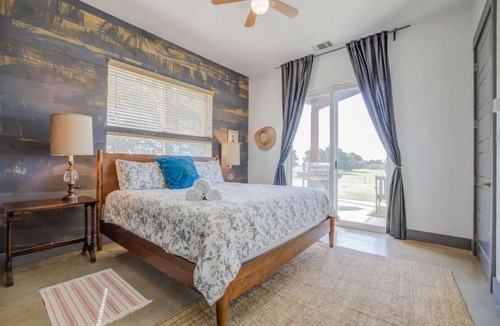 Fredericksburg House | Pool! 8 bdrms/4.5 baths/2 living, close to town and wineries!