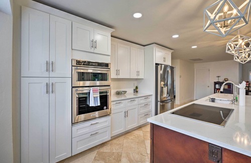 Central Naples Cottage | Pool Access & Beach Gear! Canalfront Naples Home