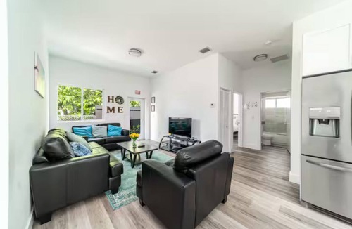 Hallandale Beach House | Pool Boutique 5 Villa by the beach, Heated pool Hot tub