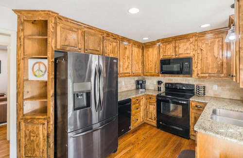 Prairie Village House | 💕Prairie Village -Perfect 2-bedroom home- newly renovated!💕