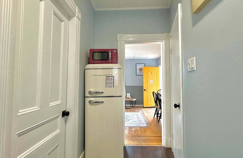 Bridgewater Apartment | Premium Retreat with King bed near LaHave River