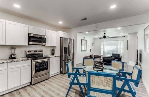 North Dallas House | Preston Hollow Charming Cottage/Large Yard