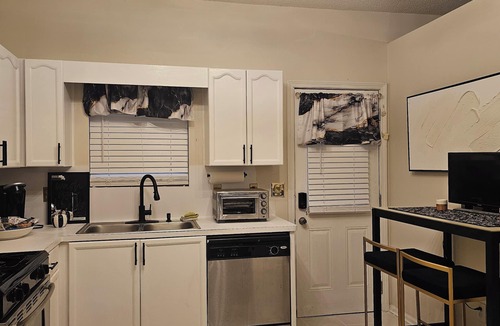 Sandtown House | PriMary EVolution Properties ~ Atlanta - convenient, comfy, chic 3 bedroom home
