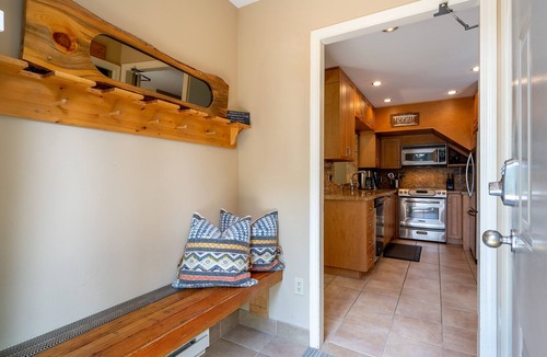 Whistler House | Prime Central Location | 5BR | Walk to Village/Lifts | Free Parking | Managed by Aloha Whistler