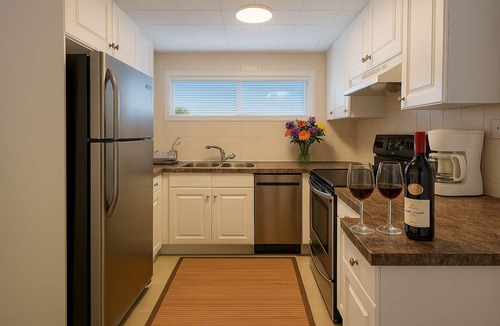 Canyon Heights House | Prime North Vancouver Suite Near Grouse & Capilano