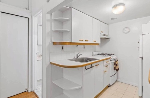 Central Park West Apartment | Prime Studio Stay | Central Park Steps & MetLife