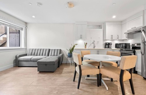 Riley Park-Little Mountain House | Private 2BD|1 BATH| Basement Suite East Vancouver