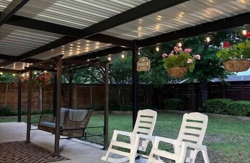 Irving House | Private Backyard - Beautiful 3 BR, Expansive Patio, Grill