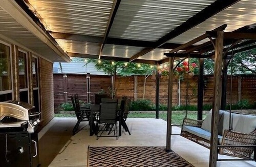 Irving House | Private Backyard - Beautiful 3 BR, Expansive Patio, Grill