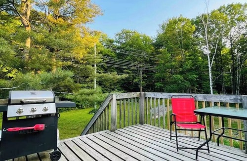 Seguin House | Private Barn Loft w/King Bed | Cozy Forest Escape