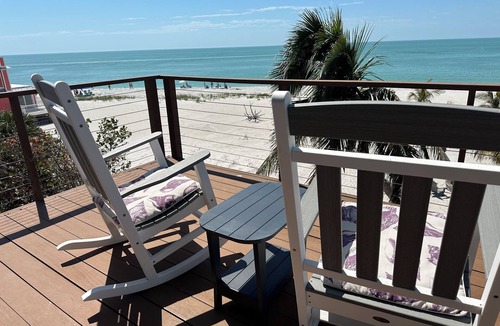 North Captiva Cabin | Private beach oasis - 2-minute walk to the ocean! w/Golf Cart & Club Access