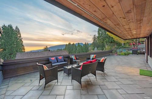 Upper Lonsdale House | Private Bedroom, Powder Room, Shower, Outdoor Pool, Hot Tub