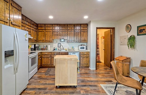 Hiawassee House | Private Dock, Mountain View, Lake Front, 2 kayaks, 2 SUPs, 1 canoe, Hot tub