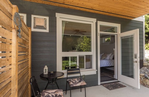 Roberts Creek Apartment | Private Garden Studio # 1 Near the Ocean