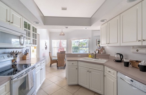 Central Naples House | Private Heated Pool Lakeside Luxury in Gated Briarwood Minutes to Beaches