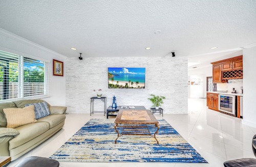 Lighthouse Point House | Private Home! Large Open Backyard+Close 2 Beach!