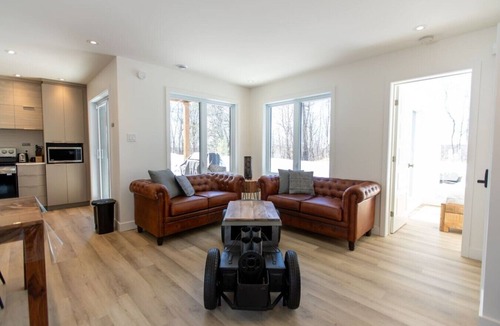 Pine Hill Ski Chalet | Private Hot Tub | Hiking | Skiing | Luméo