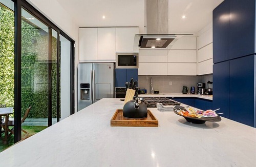 Roma Sur House | Private La Roma House with Rooftop and Fire Pit