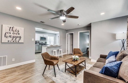 North San Antonio - SAT House | Private Pool | 2 King Bed | Close to Downtown