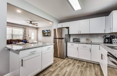North San Antonio - SAT House | Private Pool | 2 King Bed | Close to Downtown