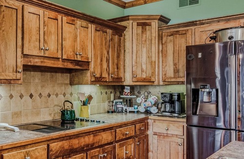 Lee's Summit House | Private Retreat on Scenic Acreage Close to Lee's Summit and Kansas City
