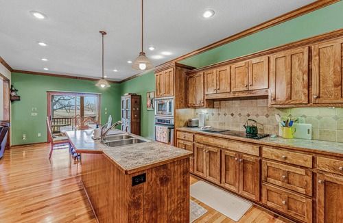 Lee's Summit House | Private Retreat on Scenic Acreage Close to Lee's Summit and Kansas City