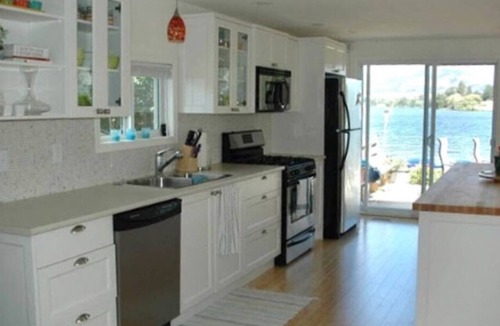 Oliver House | Private Sandy Beach Waterfront Wine Country