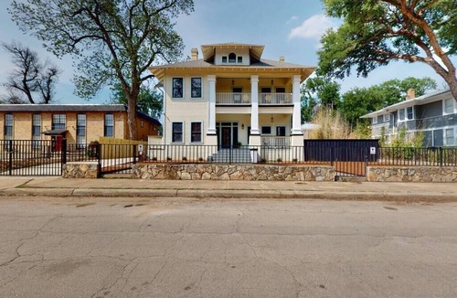 Midtown House | Private Speakeasy/Spring Break at Pearl/Graduations.