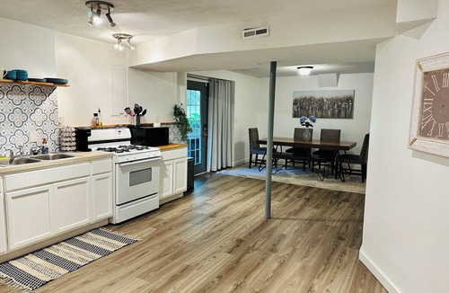 Liberty Apartment | Private Suite King Bed, Kitchen & Laundry