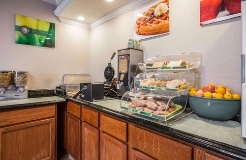Madison Hotel | Quality Inn Madison
