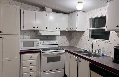 Clarksville Cottage | Quick Drive To Multiple Beaches! Chipola Cottage with Private Boat Ramp
