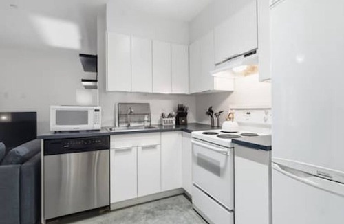Knight House | Quiet & Comfortable 1 BR Guest Suite!