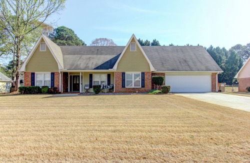 Conyers House | Quiet, Comfortable, Charming, Safe, 2-bedroom house with WiFi, AC in Conyers