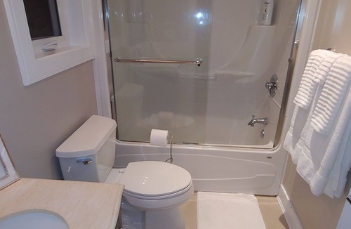 Burnaby House | Quiet family friendly duplex in Highgate, Burnaby. New furniture throughout