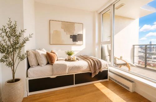 Chinatown Apartment | Rare 3BR Suite in Vancouver Walk to BC Place Rogers Arena and Transit