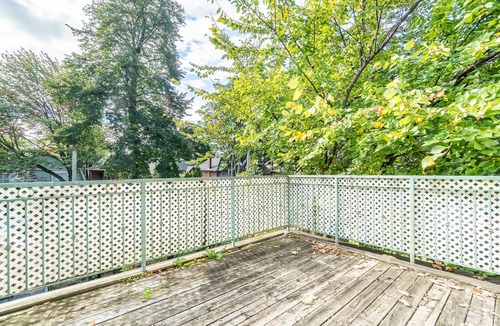 High Park-Swansea House | Rare High Park Bright Large 1+Den