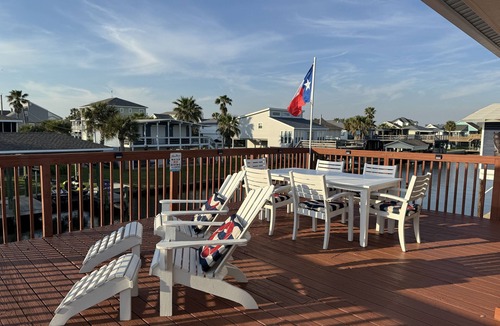 Galveston House | Ready for the Summer — Gated, Family Canal House, Pet Friendly!