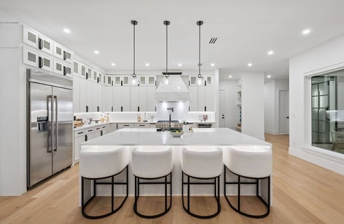 Northwest Dallas House | Refined Downtown Dallas Oasis - 5 Bedrooms with Pool/Theater - 25 mins to AT&T