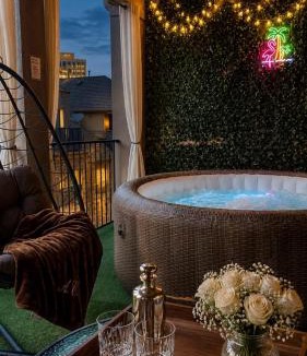 Legacy Park House | Regent Villa - Theatre - Hot Tub - Game Room - BBQ