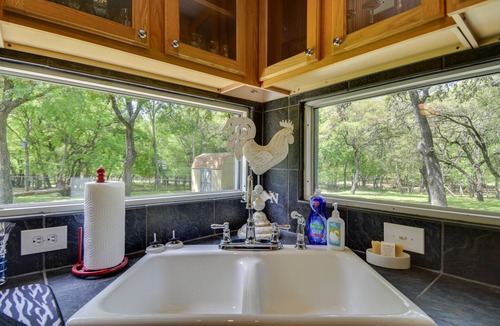Oakland Estates House | Relax among the oaks! Watch deer and wildlife meander by! Make new memories!