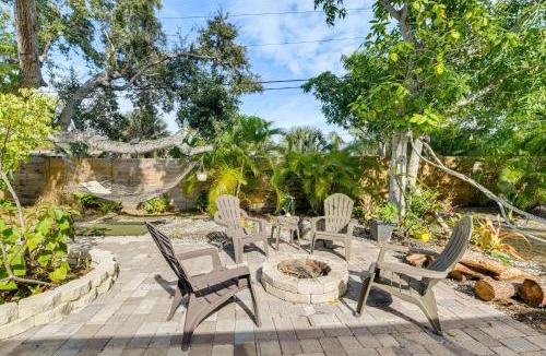 Indian Beach Sapphire Shores Apartment | Relax & Explore! Tranquil Sarasota Unit Near Beach