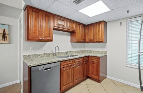 Ellinor Heights Apartment | Relaxing 1BR Getaway | Pool + Beachfront Living