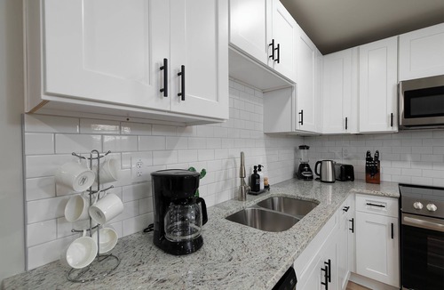East Point House | Relaxing ATL Getaway Modern, Clean & Near City Events, Stadiums, & Attractions