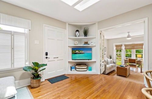 Indian Beach Sapphire Shores House | Relaxing, Private West of Trail Cottage in Sunny Sarasota with Pool