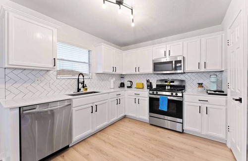 Pflugerville House | Remote Work Friendly | King Beds | Fast WiFi | 3BR