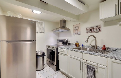 Teaneck Apartment | Retreat w/Yard Near NYC & MetLife Stadium!