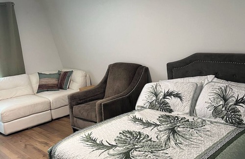 Fort Myers Ski Chalet | River Chalet 2 bedroom 2 bath, hot tub and cool tub, just 3 min to downtown