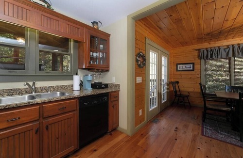 Sautee Nacoochee Cabin | Riverfront 3BR cabin with hot tub, game room, and fishing